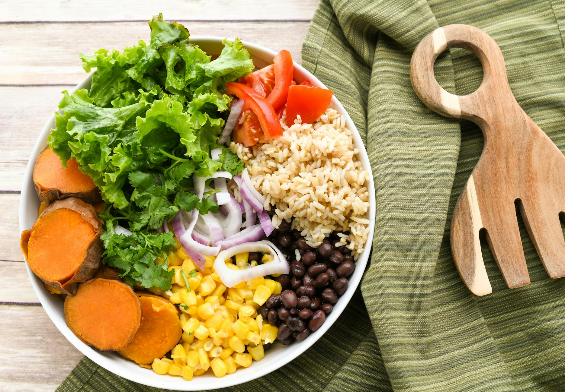 Exotische Protein-Frühstücksbowl mit Mango