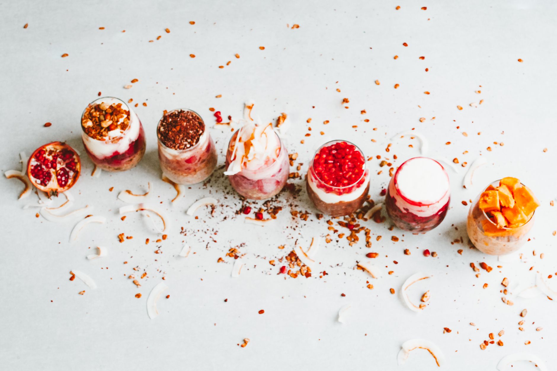 Gefrorener Protein-Quark-Traum mit Erdbeeren