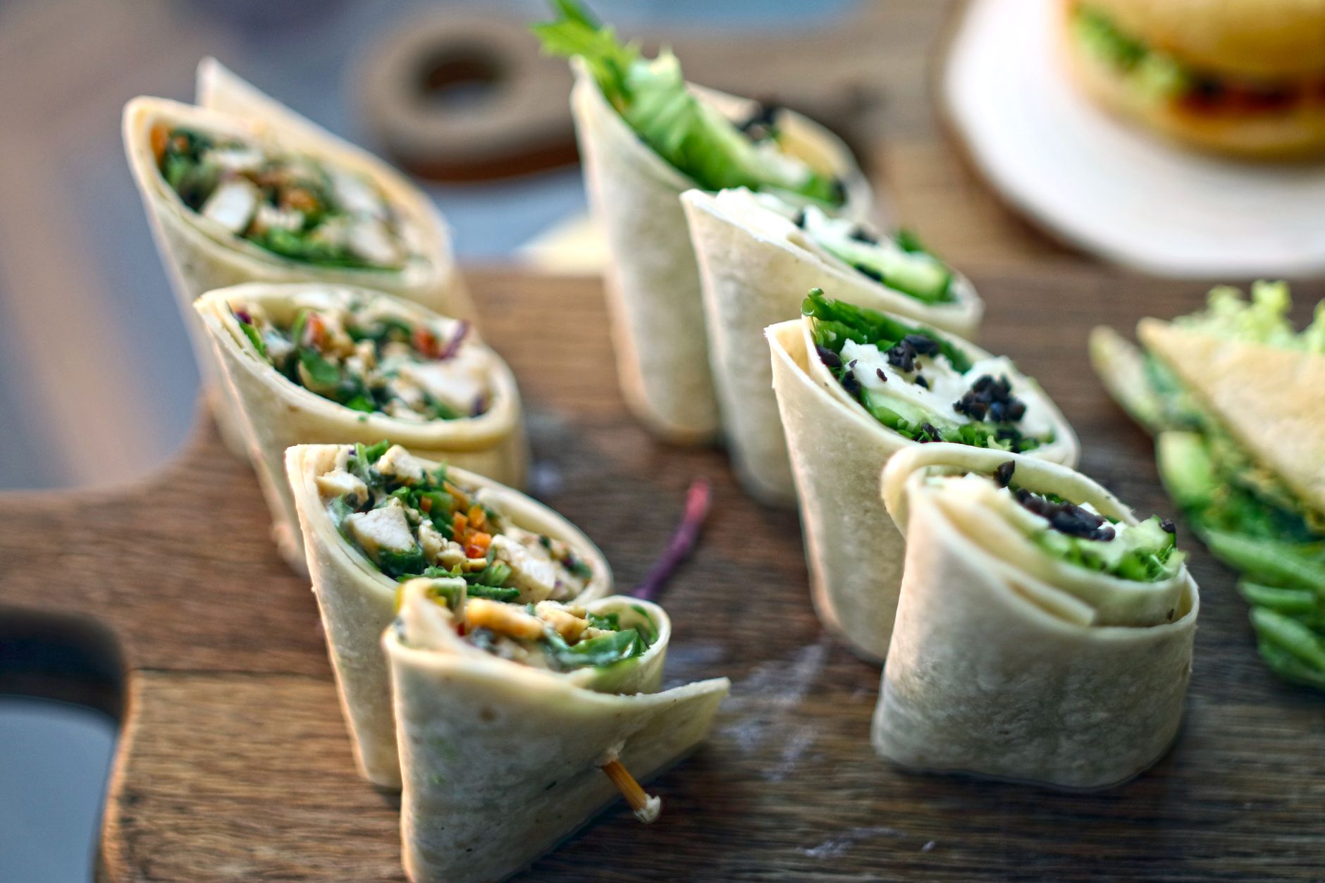 Herzhafter Skyr-Rührei-Wrap mit Räucherlachs