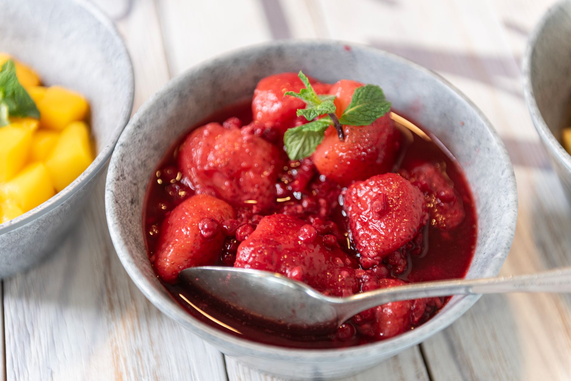 Mug Cake Cheesecake mit Beeren (gesunde Version)